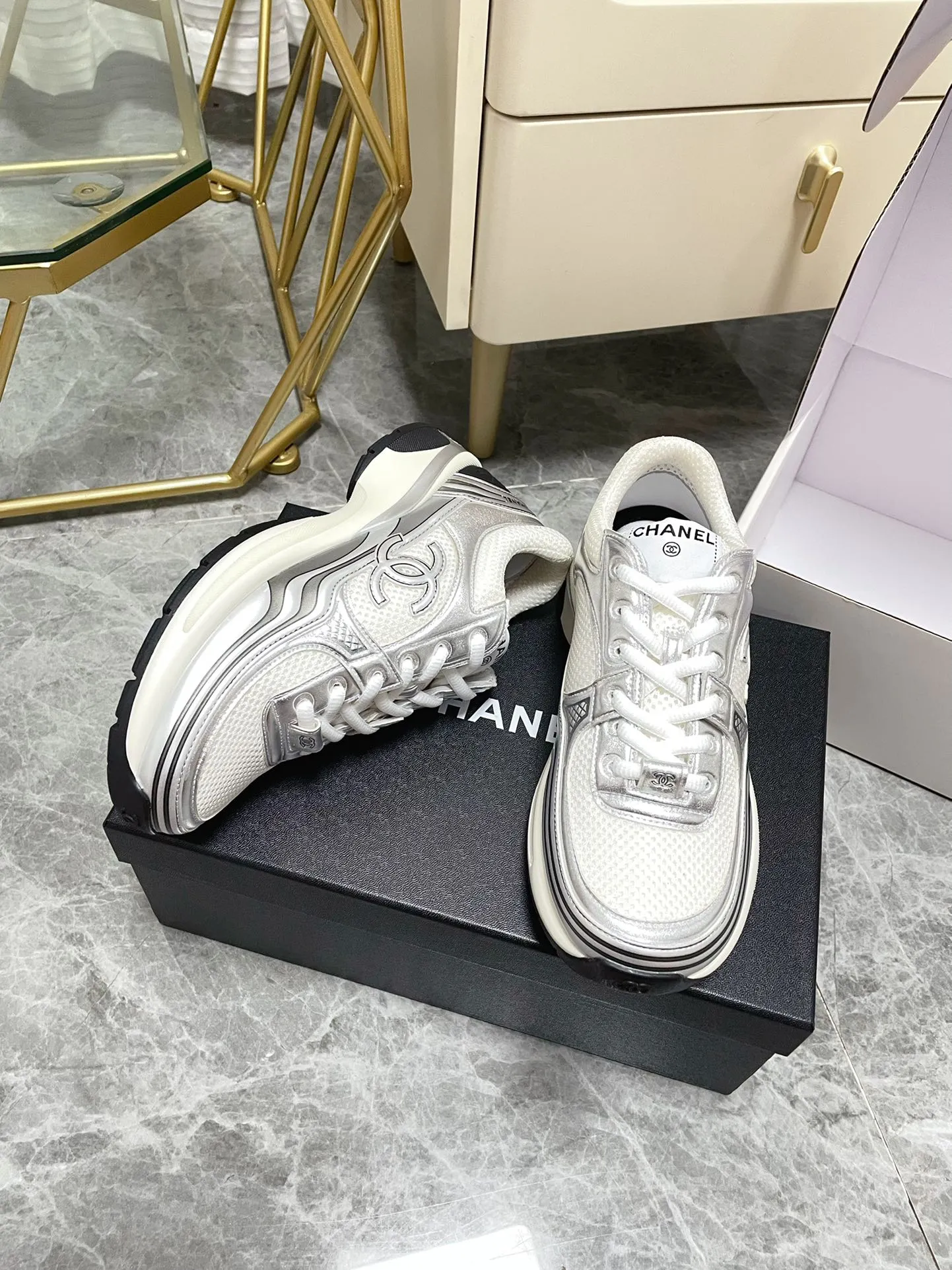 ✨Ex-factory price p640✨ Women's shoes, women's clothing (Full set of packaging details, outsole perfectly combined, different from foreign currencies) Silver Horn King, Xiaoxiang Chanel, Chanel 2023 early spring vacation series, the latest casual sports shoes, incomparably beautiful and easy to wear, very light, the inside is also super soft, super comfortable, the upper is breathable design, the color is high-end and durable, versatile Upper: cowhide and cloth stitching Inner: breathable mesh Original foam combination outsole Size: 35-40